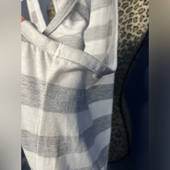 Adidas Women's Gray & White Striped Tank Top Size XL - Picture 4 of 5